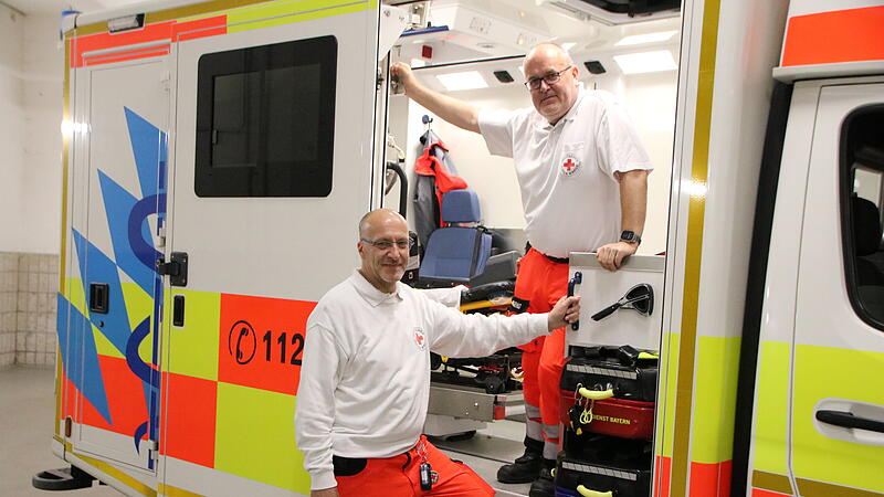 Michael Vrancović (links) und Michael Martin (rechts) sind ein eingespieltes Team. Denn: Rettungsdienst, da sind sich beide einig, bedeutet vor allem Teamwork. Michael Vrancović (links) und Michael Martin (rechts) sind ein eingespieltes Team. Denn: Rettungsdienst, da sind sich beide einig, bedeutet vor allem Teamwork.