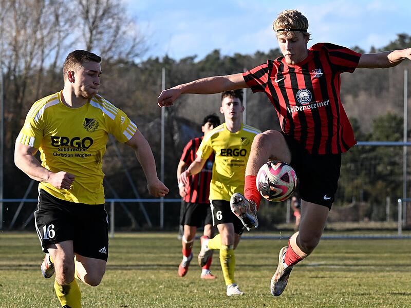 W&auml;hrend Marcel Pfeffermann und die SpVgg Effeltrich als Titelanw&auml;rter in der Kreisklasse 2 gelten, d&uuml;rfte es f&uuml;r Barnabas Varallyay und den SV Gloria Weilersbach nach dem Aufstieg vor allem um den Klassenerhalt gehen. Sportfoto Zink