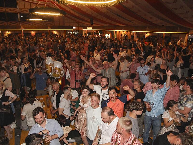 Auf der Bierwoche 2024 wurde kr&auml;ftig gefeiert.