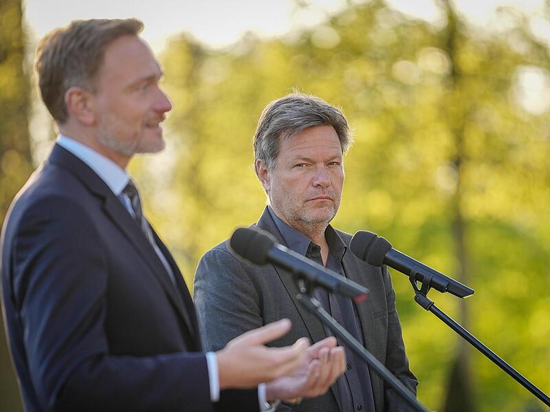 Häufiger im Clinch: Bundesfinanzminister Christian Lindner (l., FDP) und Wirtschaftsminister Robert Habeck (Grüne). Häufiger im Clinch: Bundesfinanzminister Christian Lindner (l., FDP) und Wirtschaftsminister Robert Habeck (Grüne).