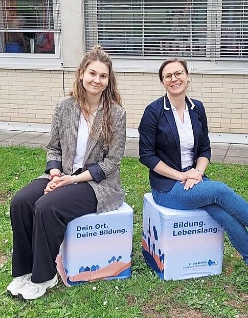 Franziska Kaufmann (links) und Bianca Schmitt vom Bildungsb&uuml;ro des Landkreises freuen sich &uuml;ber den erfolgreichen Abschluss der Aktionswochen.