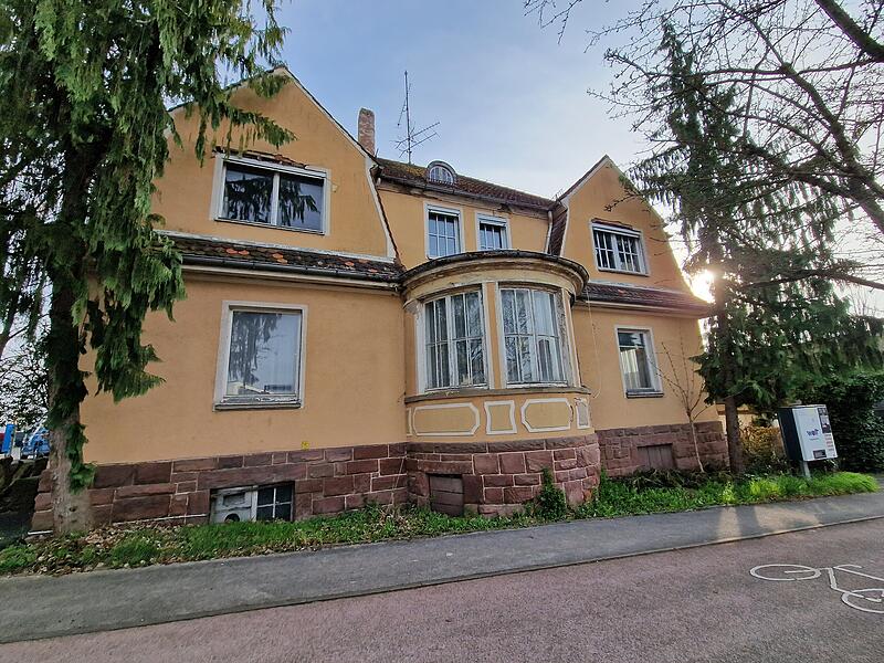 An der denkmalgesch&uuml;tzte Zaak-Villa nagt der Zahn der Zeit.