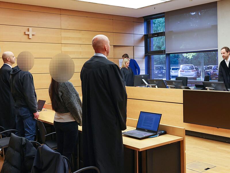 Mann wegen Brand mit Todesfolge durch Silvesterrakete vor Gericht Mann wegen Brand mit Todesfolge durch Silvesterrakete vor Gericht