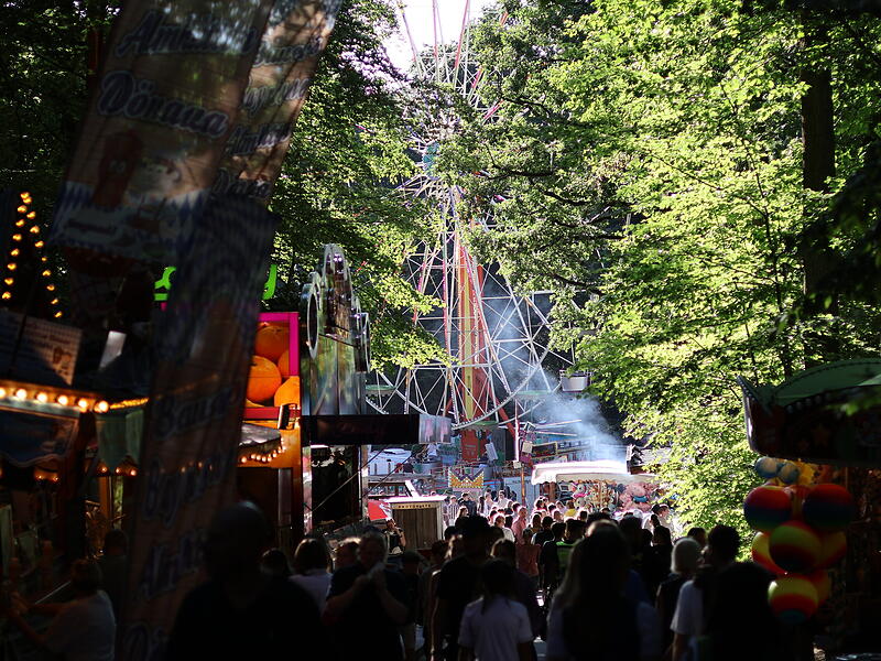 Bildergalerie 3: Nach dem Anstich startet der erste Annafest-AbendBildergalerie 3: Annafest-Anstich 2026