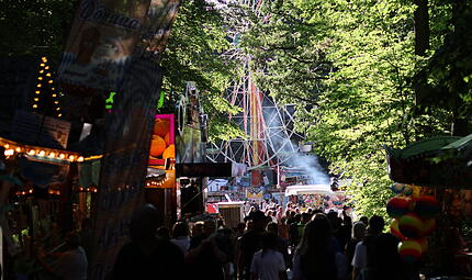 Bildergalerie 3: Nach dem Anstich startet der erste Annafest-AbendBildergalerie 3: Annafest-Anstich 2026