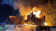 Lkw auf B303 bei Himmelkron in Flammen