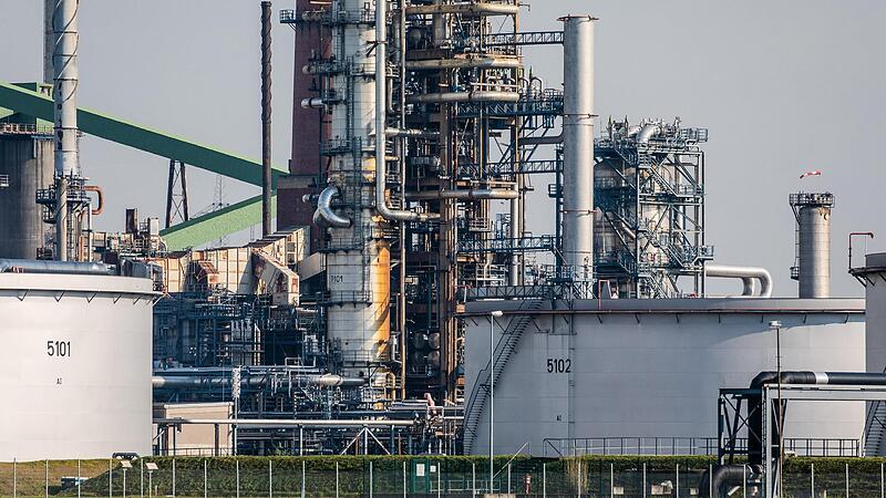 Der Dieselpreis steigt schneller als der Roh&ouml;lpreis. Welche Rolle spielen die Mineral&ouml;lkonzerne dabei?