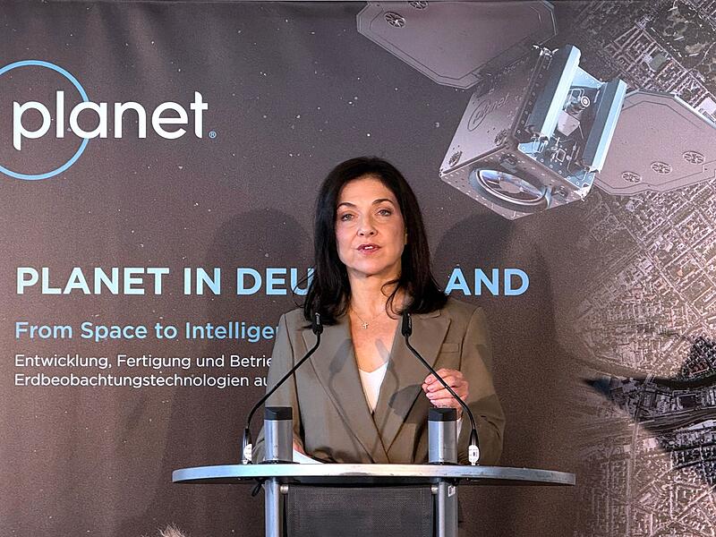 Planet Labs startet Satellitenproduktion in Berlin Planet Labs startet Satellitenproduktion in Berlin