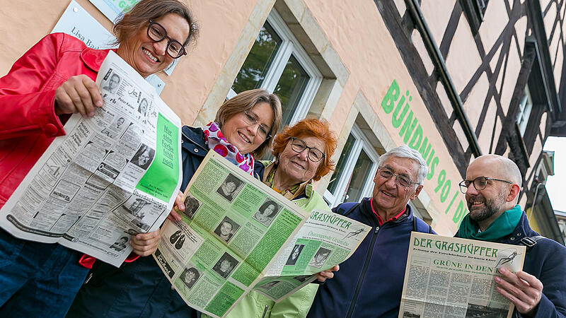 Heute ist gr&uuml;ne Politik aus Forchheim nicht mehr wegzudenken, vor der Gr&uuml;ndung der Forchheimer Gr&uuml;nen Liste im Jahr 1995 war das anders. Was die beiden Vorsitzenden Andrea Hecking (links) und Markus Dietz (rechts) besonders freut: Mit Annette Prechtel, Edith Fie&szlig;er und Ulrich Zenneck sind sogar noch Mitglieder der ersten Stunde aktiv.