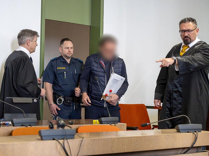 Prozessbeginn gegen &bdquo;Kaiserreichsgruppe&ldquo;