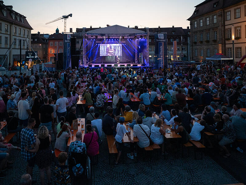 Bamberg zaubert 2024: die Magische Nacht Samstag (24. Juli 2024) am Maxplatz mit Moderator Luke Dimon