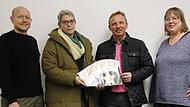 530 Euro für die Weihnachtshilfe der Saale-Zeitung: Unser Foto zeigt (von links) Karl Kovacs, den Leiter der Digitalredaktion der Saale-Zeitung, die stellvertretende Vorsitzende des Gesangvereins „Harmonie“ Arnshausen, Sabine Dacho, den Vorsitzend... 530 Euro für die Weihnachtshilfe der Saale-Zeitung: Unser Foto zeigt (von links) Karl Kovacs, den Leiter der Digitalredaktion der Saale-Zeitung, die stellvertretende Vorsitzende des Gesangvereins „Harmonie“ Arnshausen, Sabine Dacho, den Vorsitzend...
