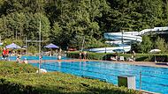 Die Riesen-Wasserrutsche ist die Hauptattraktion des Sommerbads Wirsberg
