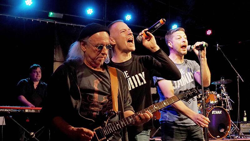 Rock & Funk – Klassiker der 70´s & 80´s von Queen über Rolling Stones, Mother´s Finest, Billy Idol, Santana bis Prince – das ist der Sound von „The Jamily“.Forchheim & Fränkische Schweiz