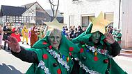 Faschingsumzug SteinwiesenSteinwiesener Faschingsnarren ziehen durch die Stra&szlig;en