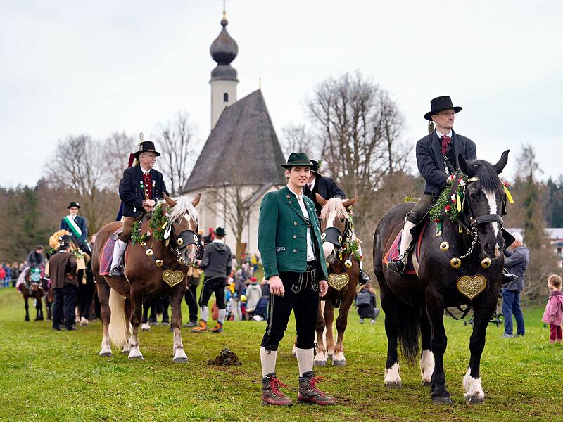 Ostern in Bayern - Pferdewallfahrt Georgiritt Ostern in Bayern - Pferdewallfahrt Georgiritt