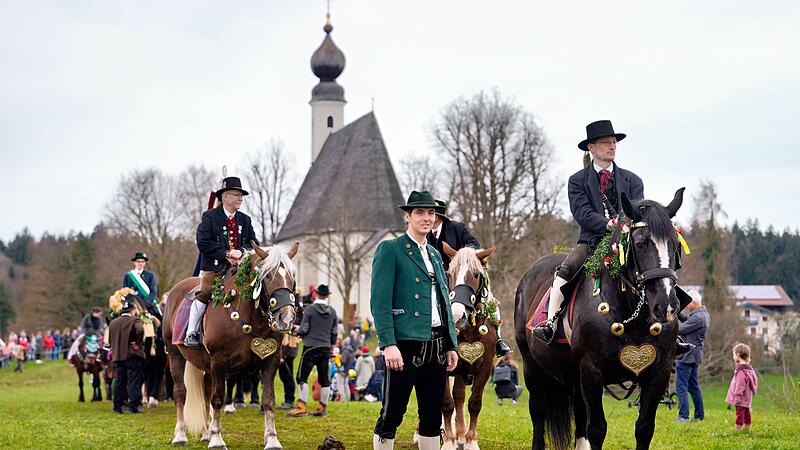 Ostern in Bayern - Pferdewallfahrt Georgiritt Ostern in Bayern - Pferdewallfahrt Georgiritt