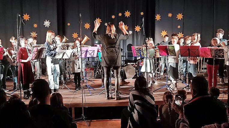 Die Bl&auml;serklasse demonstrierte, welche Fortschritte sie im vergangenen Jahr gemacht hat.