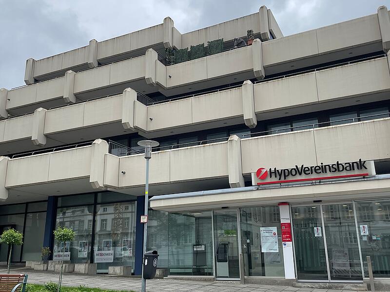 In der Martin-Luther-Straße 7 bleibt die Bankfiliale, in den Obergeschossen kommen Ferienwohnungen unter. In der Martin-Luther-Straße 7 bleibt die Bankfiliale, in den Obergeschossen kommen Ferienwohnungen unter.