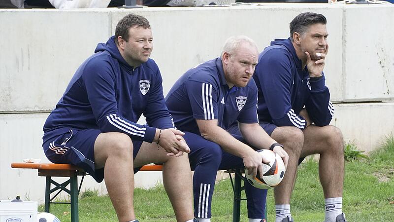 F&uuml;nf Spiele konnte M&ouml;nchr&ouml;den im neuen Jahr nicht gewinnen. Im sechsten Anlauf klappte es f&uuml;r Trainer Achim Engel, Co-Trainer Marcel Pavel und Sportleiter Christian Holzmann (von links) endlich.