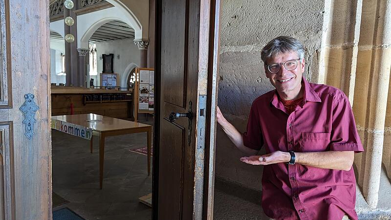 Back to Church: Pfarrer Ulrich Winkler l&auml;dt in St. Petri zur Wiederentdeckung von Kirche und Gottesdienst ein.