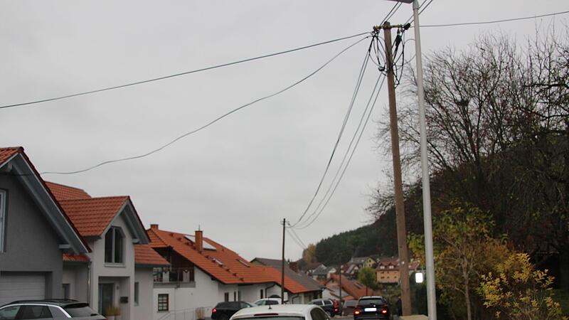 „Kabelsalat“ Am Kehrweg in Machtilshausen.