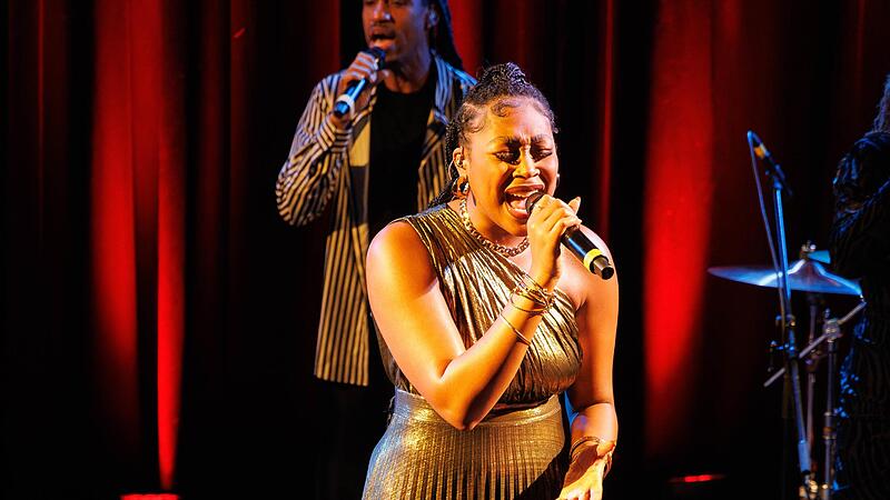 Madyson „Symphony“ McSwain begeistert mit einem Solo in der Kulturfabrik in Höchstadt.