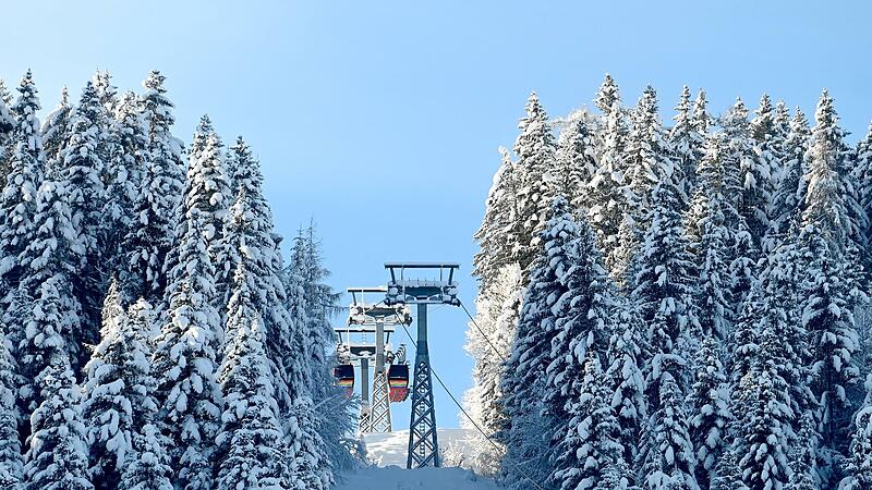 Skifahren ist in Tirol – hier in Fieberbrunn – erlaubt. Für die Wintersportler gilt jedoch die 2G-Regel. Skifahren ist in Tirol – hier in Fieberbrunn – erlaubt. Für die Wintersportler gilt jedoch die 2G-Regel.