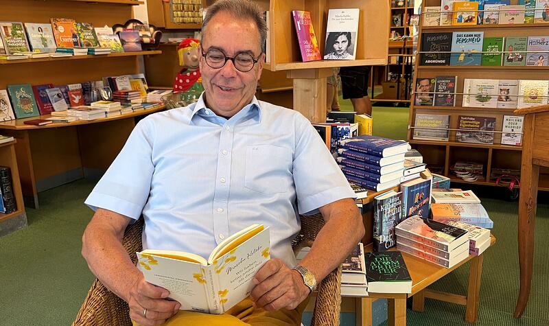 Lesen macht gl&uuml;cklich: Buchh&auml;ndler Christian Schmidt aus Adelsdorf unterst&uuml;tzt das Erlanger Poetenfest.