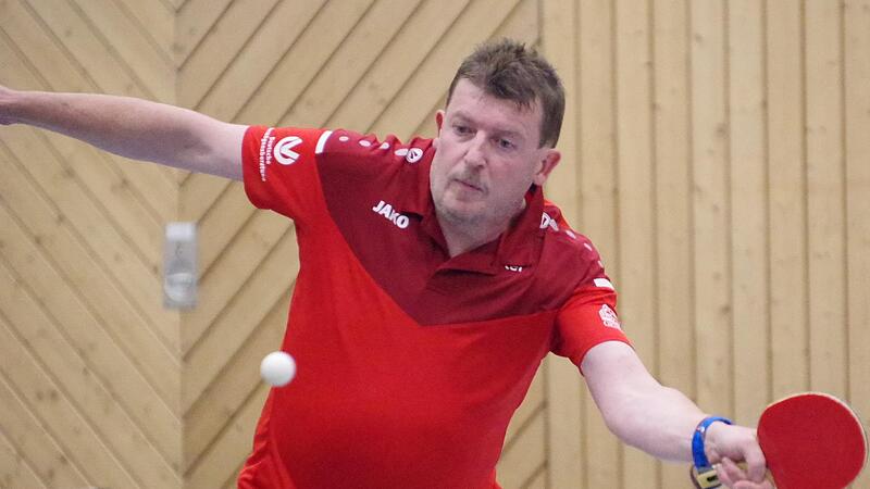 Peter Daum und der TSV Teuschnitz rücken dem Abstieg aus der Landesliga immer näher. Peter Daum und der TSV Teuschnitz rücken dem Abstieg aus der Landesliga immer näher.