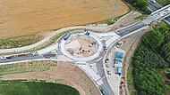Bei Buttenheim entsteht ein Kreisverkehr in Betonbauweise – ein Pilotprojekt. Staatliches Bauamt Bamberg Bei Buttenheim entsteht ein Kreisverkehr in Betonbauweise – ein Pilotprojekt. Staatliches Bauamt Bamberg