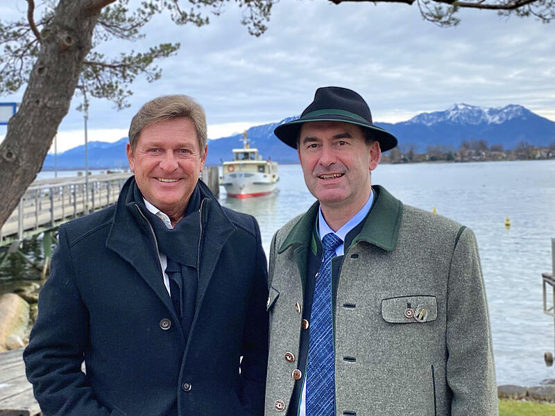 Hubert Aiwanger (re) und Rainer Ludwig (li): Beide Vertreter aus der Politik werden an der Transformationskonferenz im November in Kulmbach teilnehmen. Hier wird sich über die wirtschaftliche Zukunft Oberfrankens beraten.