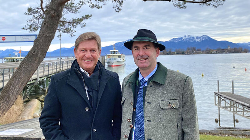 Hubert Aiwanger (re) und Rainer Ludwig (li): Beide Vertreter aus der Politik werden an der Transformationskonferenz im November in Kulmbach teilnehmen. Hier wird sich &uuml;ber die wirtschaftliche Zukunft Oberfrankens beraten.