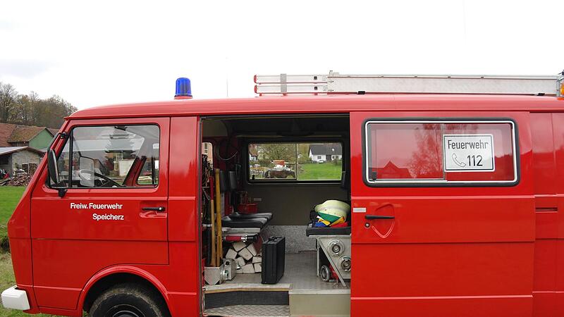 Das TSF der Speicherzer Wehr macht zwar noch, was es soll, doch mit seinen 34 Jahren ist es nur noch ein &bdquo;Liebhaberst&uuml;ck&ldquo;. Der Gemeinderat beschloss gem&auml;&szlig; des Feuerwehrbedarfsplans die Beschaffung eines neuen TSF und denkt ein neues Feuerwehrhaus ...