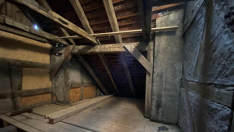 Aufregung um ein (ehemaliges) Einzeldenkmal  im Sand: So wie auf dem Bild  soll es laut dem Besitzer  aber bereits vor Start des Umbaus zu einer Brauerei in dem Geb&auml;ude ausgesehen haben.