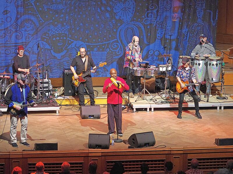Das Tributeprojekt „The Magic of Santana“ sorgte für ein fulminantes Konzert.