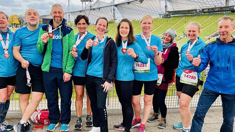Die Starter der LG Ludwigschorgast in München (von links): Tanja Hohner, Henrik Bauer, Holger Schmiegel, Anja Pezold, Sigrun Fischer, Sina Schubert, Claudia Ramming, Marina Bauer, Tanja Pittroff und Trainer Michael Kraus. Die Starter der LG Ludwigschorgast in München (von links): Tanja Hohner, Henrik Bauer, Holger Schmiegel, Anja Pezold, Sigrun Fischer, Sina Schubert, Claudia Ramming, Marina Bauer, Tanja Pittroff und Trainer Michael Kraus.