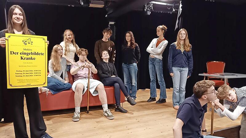Die Theatergruppe der Mittelstufe am Kaspar-Zeuß-Gymnasium probt für die Aufführungen im Juni. Die Theatergruppe der Mittelstufe am Kaspar-Zeuß-Gymnasium probt für die Aufführungen im Juni.