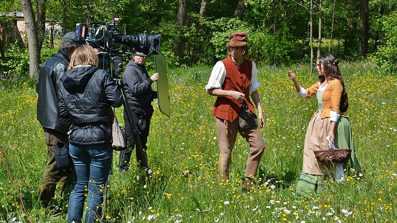 Das Fränkischen Freilandmuseum Fladungen diente in den vergangenen Jahren immer wieder als Drehort für die Märchenfilme. So entstand Rotkäppchen im Jahr 2012, Siebenschön (unser Bild 2014) und Der Räuber Hotzenplotz (2022). Das Fränkischen Freilandmuseum Fladungen diente in den vergangenen Jahren immer wieder als Drehort für die Märchenfilme. So entstand Rotkäppchen im Jahr 2012, Siebenschön (unser Bild 2014) und Der Räuber Hotzenplotz (2022).