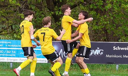 Vor der Halbzeit gibt es f&uuml;r die K&uuml;pser Grund zum Jubeln: Sie haben nach einem R&uuml;ckstand gegen Stockheim das Spiel gedreht. &ndash; und es schlie&szlig;lich sogar gewonnen.