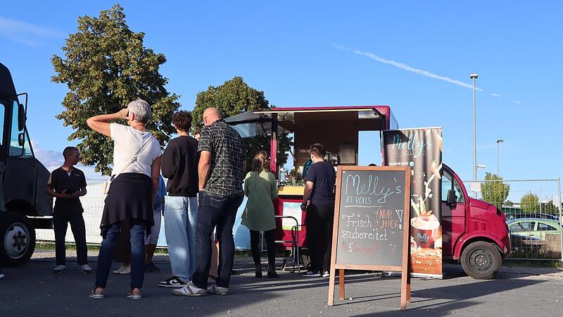 Ob es am sonnigen Wetter lag? Am Samstag geh&ouml;rte &bdquo;Mellys Ice Rolls&ldquo; zu den beliebtesten St&auml;nden.Forchheim & Fr&auml;nkische Schweiz
