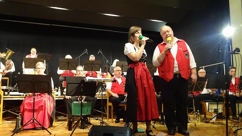 Mit wunderbarem Gesang zogen Claudia Goller und J&uuml;rgen Friedrich die Zuh&ouml;rer in ihren Bann.