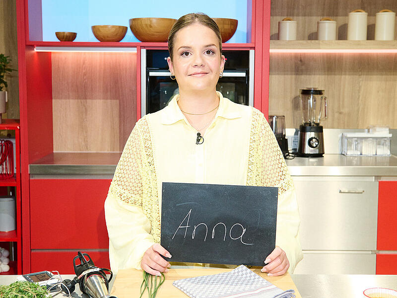 ZDF Küchenschlacht Anna Müller Großensee Anna Müller aus Großenseebach hat mit ihren Kochkünsten schon drei Runden der ZDF-Kochshow Die Küchenschlacht gemeistert. Ob sie es bis ins Finale am Freitag, 25. Juli, schafft?