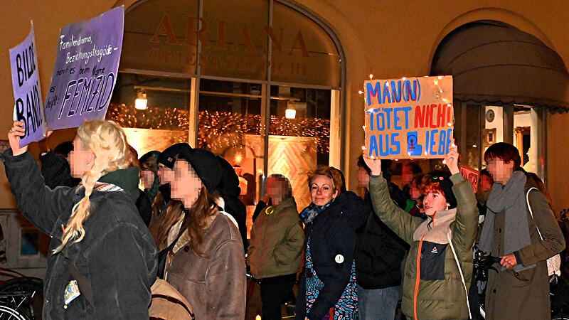 Gewalt gegen Frauen: Demonstration des Feministischen Bündnis 8. März in BambergGewalt gegen Frauen: Demonstration des Feministischen Bündnis 8. März in Bamberg Gewalt gegen Frauen: Demonstration des Feministischen Bündnis 8. März in Bamberg