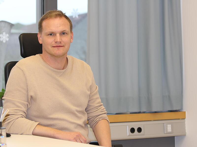 Nico Rogge wurde im März 2020 zum Bürgermeister von Oerlenbach gewählt. Nico Rogge wurde im März 2020 zum Bürgermeister von Oerlenbach gewählt.
