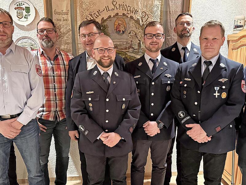 Bei der Generalversammlung (von links): KBI Wolfgang Wunner, Beisitzer Christian Schimann und Markus Brehm, B&uuml;rgermeister Alwin Gebhardt, Vorsitzender Marco G&ouml;tz, Jugendwart Niklas Ottis, Kassenwart R&uuml;diger Rascher, Schriftf&uuml;hrer Lorenz Taschner u...