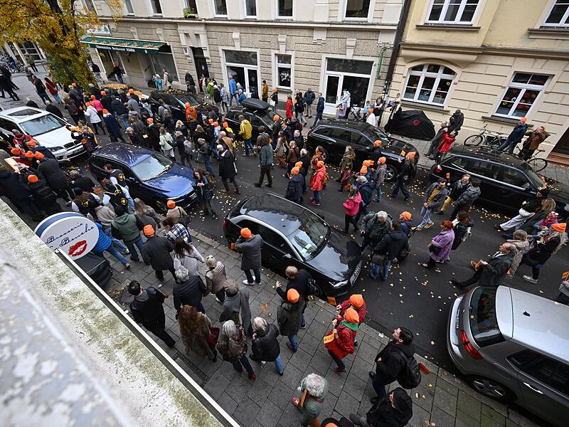 Die Münchner Lach- und Schießgesellschaft zieht um Die Münchner Lach- und Schießgesellschaft zieht um