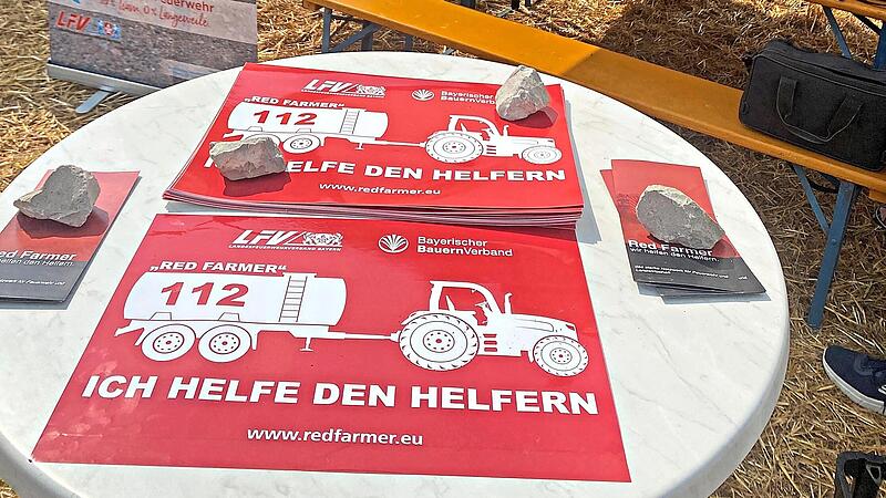 „Ich helfe den Helfern“ lautet das Motto der „Red farmer“, die dieses Motto auch plakativ zeigen. BBV/Torsten GunselmannForchheim & Fränkische Schweiz „Ich helfe den Helfern“ lautet das Motto der „Red farmer“, die dieses Motto auch plakativ in Wohlmuthshüll zeigen.