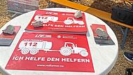 &bdquo;Ich helfe den Helfern&ldquo; lautet das Motto der &bdquo;Red farmer&ldquo;, die dieses Motto auch plakativ in Wohlmuthsh&uuml;ll zeigen.