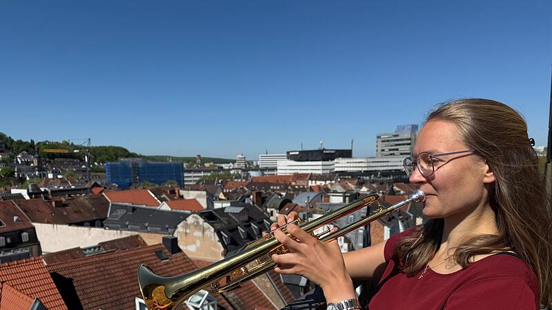 Trompeterin Sophie R&uuml;th -  erste T&uuml;rmerin im Saarland